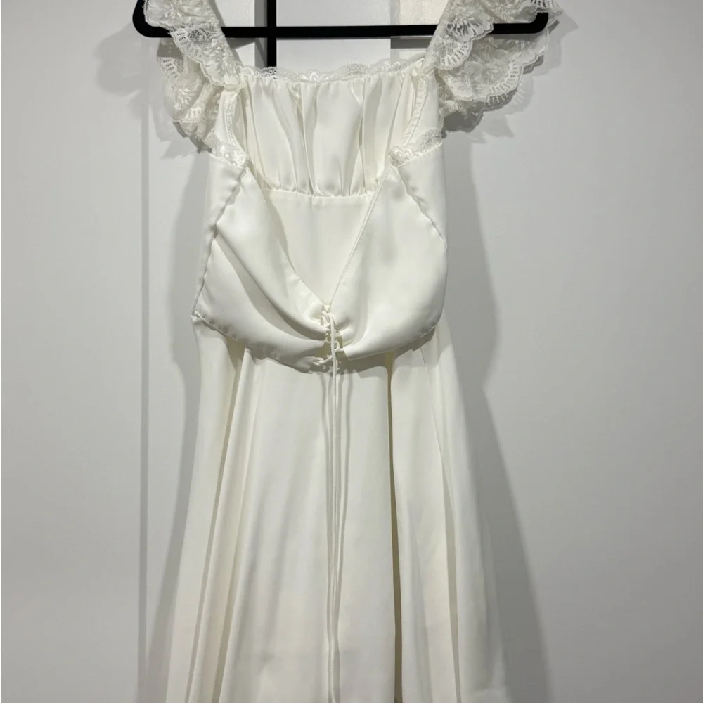 Elegant White Midi Dress - Picture 1 of 2